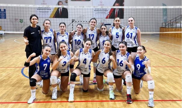 SEZONUN İKİNCİ MAÇINDAN DA GALİBİYET ÇIKTI.GENÇ B KIZLAR 3-ANADOLU SMAÇ 1