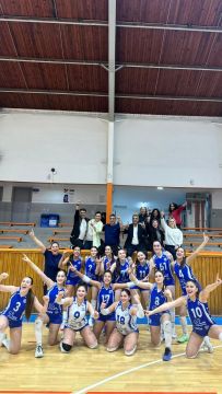 BÜYÜK BAYANDA GENÇ KIZLARIMIZ GRUBUNU LİDER BİTİRDİ.ÇENGELKÖY VOLEYBOL 3-ME MARMARA AKADEMİ 0